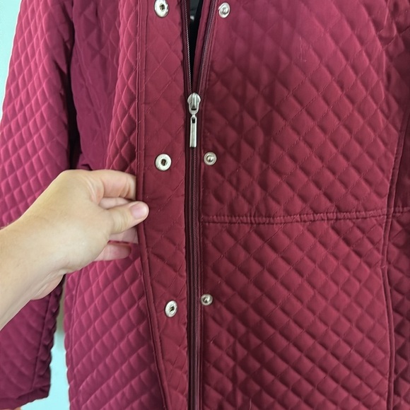 White Stag Berry/Wine Zip Up Quilted Puffer Coat Winter Size Missy Medium 8-10 - Picture 3 of 11